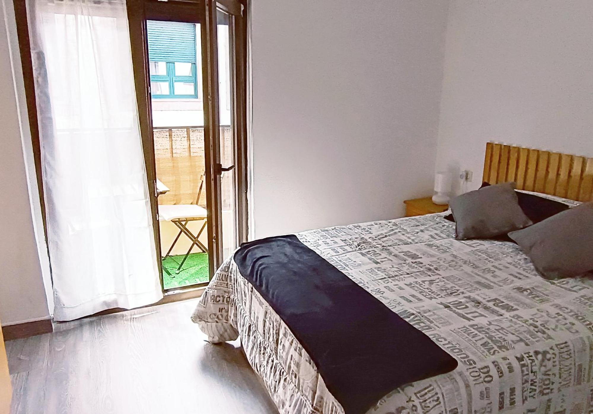Carly'S House Apartment Onís Екстериор снимка
